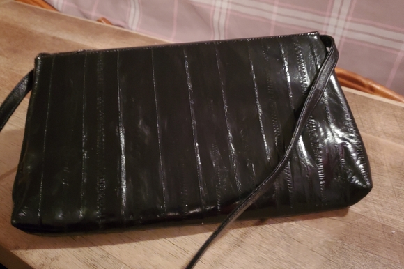 Beautiful Eel Skin Purse - Picture 2 of 4
